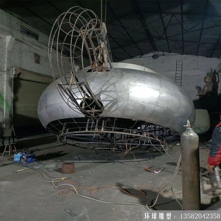 不銹鋼懸空天壺包板中 天壺加工中